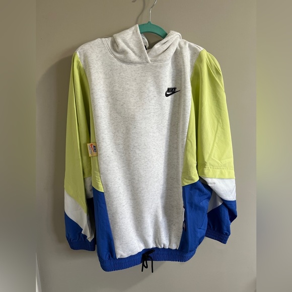 Nike retro inspired pullover hoodie​ - Picture 2 of 6